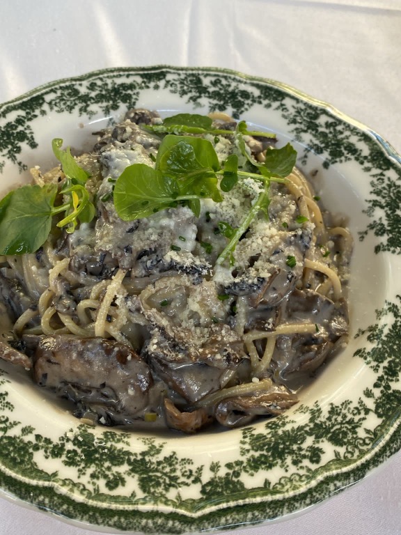 Recomendación gastronómica de Granada: Spaguetti a la salsa trufada de queso pecorino romano y setas portobello