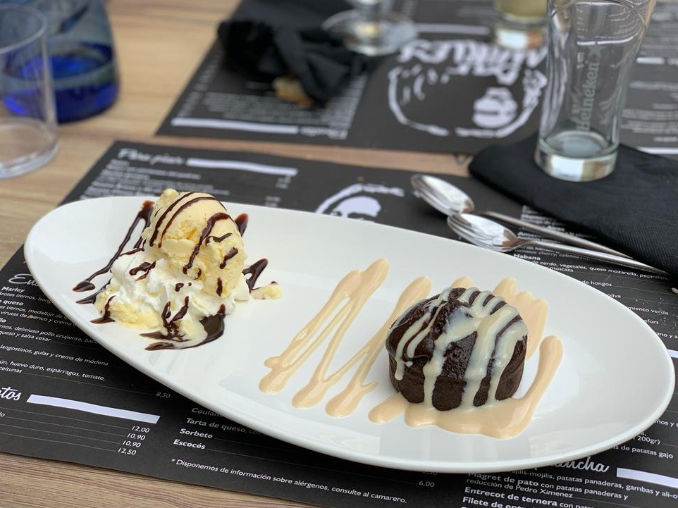 Carta de Restaurantes en Huarte, Bar Marley, Brownie con helado