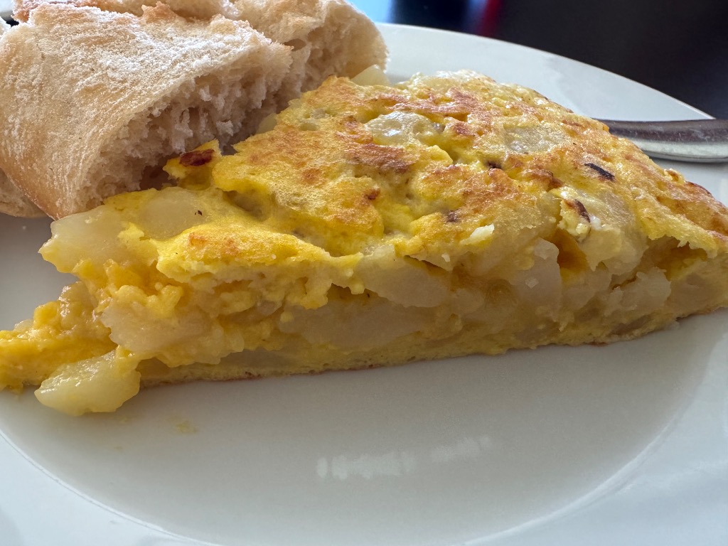 Valoración y opiniones de comida y bebida en Irache, Cafetería Restaurante Camping Iratxe, Pincho de tortilla de patatas