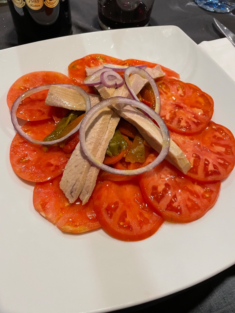 Carta de Restaurantes en Ituren, Herriko Ostatua, Ensalada de tomate con ventresca