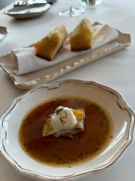 Carta de Restaurantes en Jávea, Restaurante BonAmb, Crepe de apio-bola a la sal, morteruelo y jugo de salmonete: