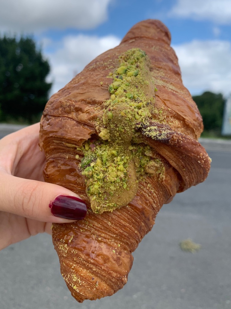 Carta de Cafeterías en La Estrada, Pastelería MIMELA, Croissant de pistacho