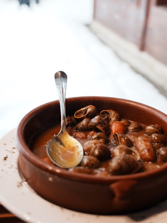 Recomendación gastronómica de La Molina: Caracoles picantes en salsa