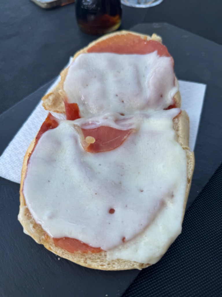 Carta de Restaurantes en La Pobla de Farnals, Bergamonte, Tostada de jamón serrano y queso