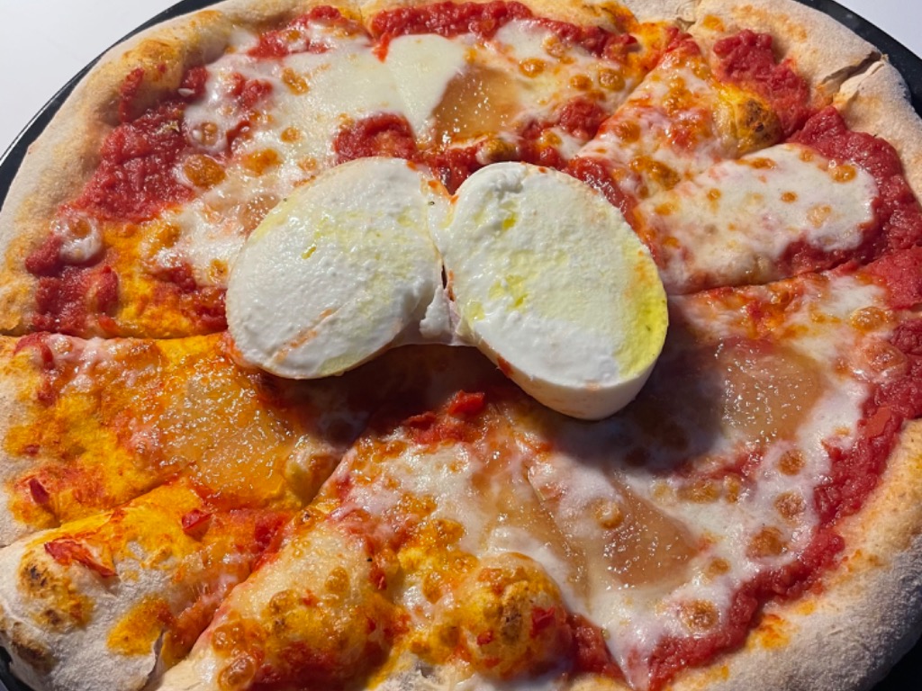 Carta de Restaurantes en Alfaz del Pi, Restaurante Mamma Perrone, Pizza josephina con mozzarela di buffala, gorgonzola y pera