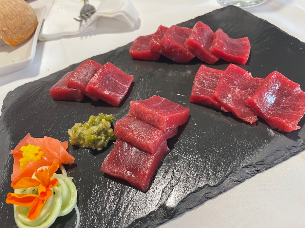 Menu of Restaurants in l'Ametlla de Mar, EL MOLÍ DELS AVIS, Shasimi de lomo de atún