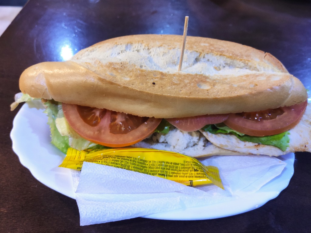 Menu of Restaurants in Langreo, Los Repes, Pincho de Pollo, lechuga, tomate y mayonesa