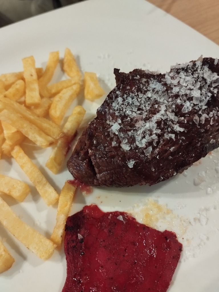 Carta de Restaurantes en Larraga, Casa Perico, Solomillo de vaca con patatas y pimientos