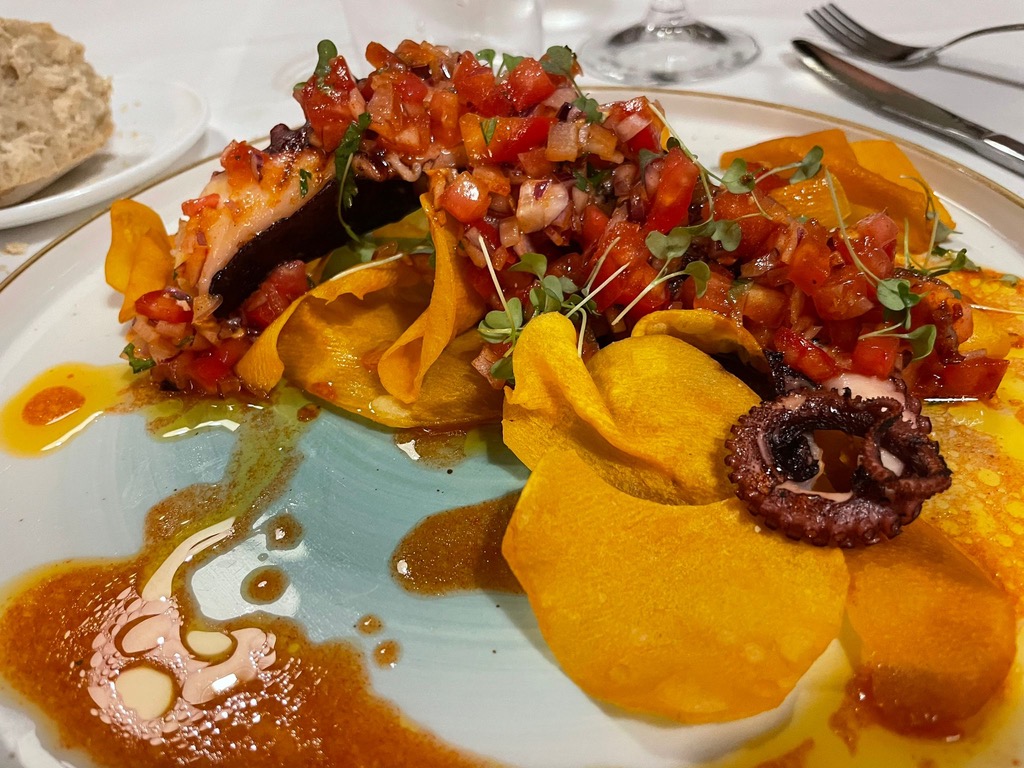 Recomendación gastronómica de Las Palmas de Gran Canaria: Rejo de pulpo a la brasa con lima fresca