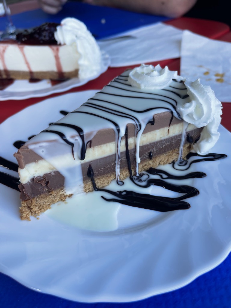 Carta de Restaurantes en Lastres, El Escanu, Tarta tres chocolates