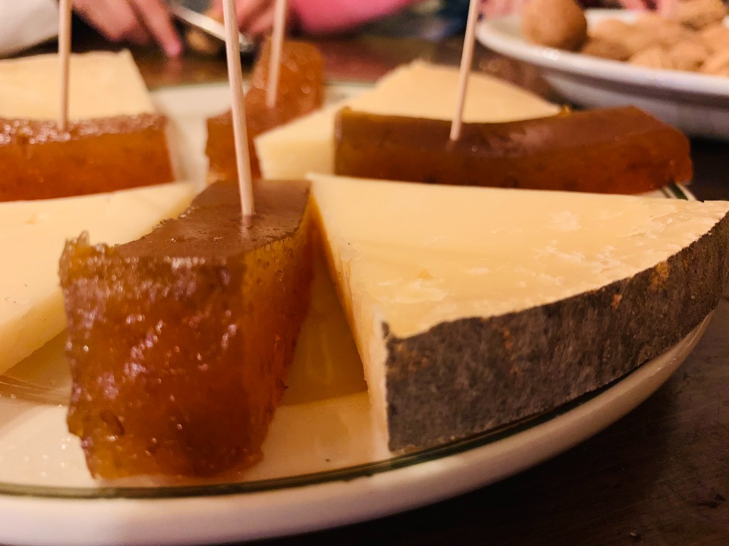 Menu of Restaurants in Lekunberri, Sidrería TOKI-ALAI Sagardotegia, Queso, membrillo y nueces