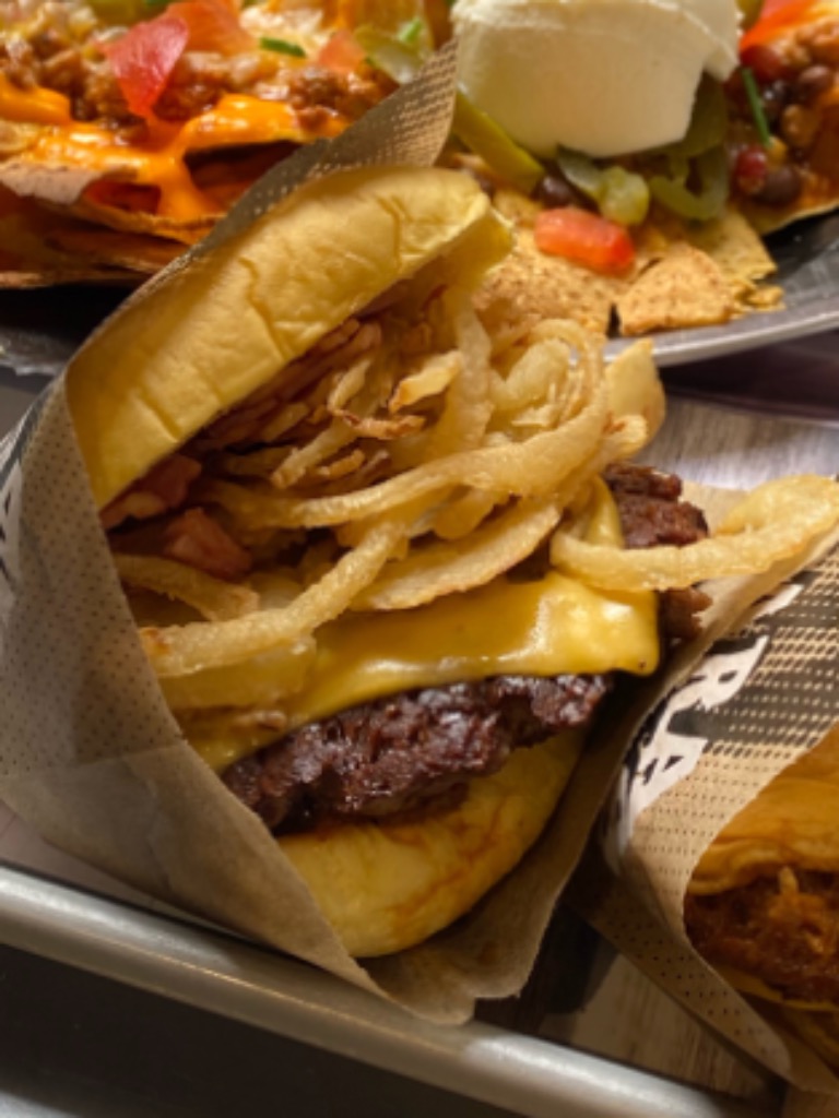 Carta de Restaurantes en Lorca, TGB - The Good Burger, Hamburguesa con aros de cebolla