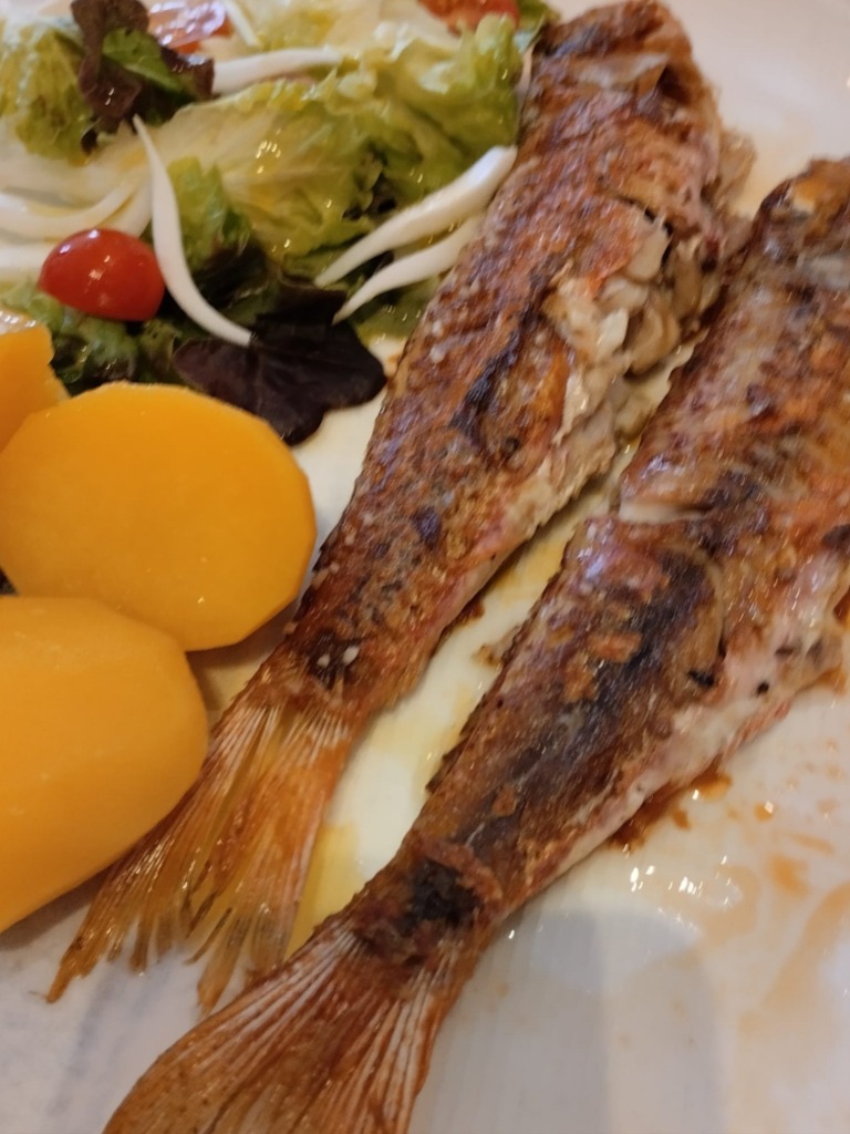 Valoración y opiniones de comida y bebida en Luanco, LAS DELICIAS DE GÜELA, Salmonete plancha