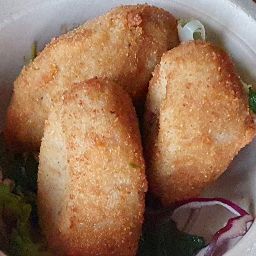 Carta de Restaurantes en Madrid, Baco y Beto - Taberna, 1/2 R. Croquetas caseras variadas 3 unid. (varían según temporada)