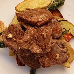 Carta de Restaurantes en Madrid, Baco y Beto - Taberna, 1/2 R. Solomillo de cerdo ibérico macerado en naranja amarga