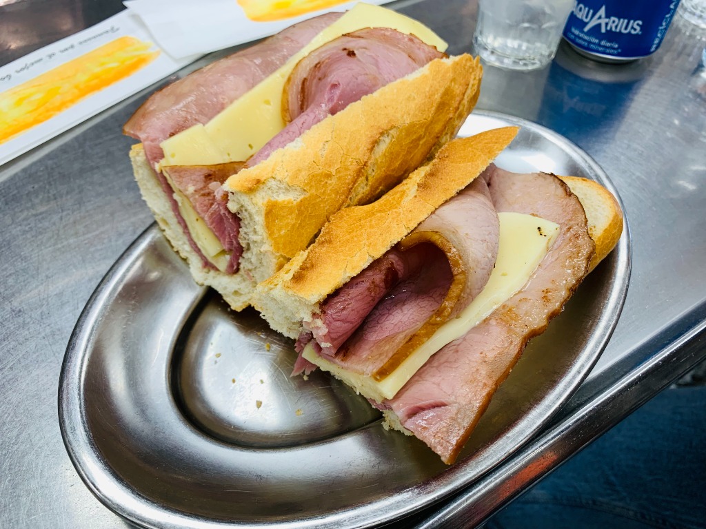 Carta de Restaurantes en Madrid, Bar El Brillante, Baguette lacon con queso