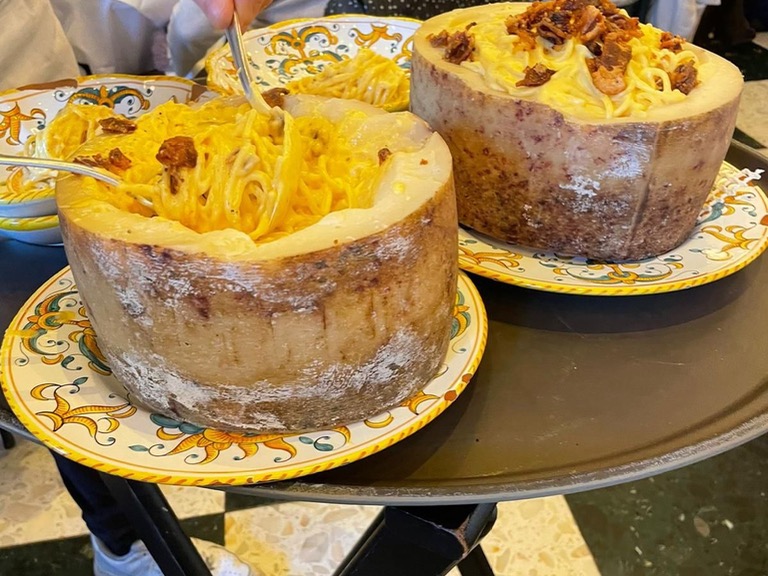 Carta de Restaurantes en Madrid, Bel Mondo, Pasta carbonara en rulo de queso