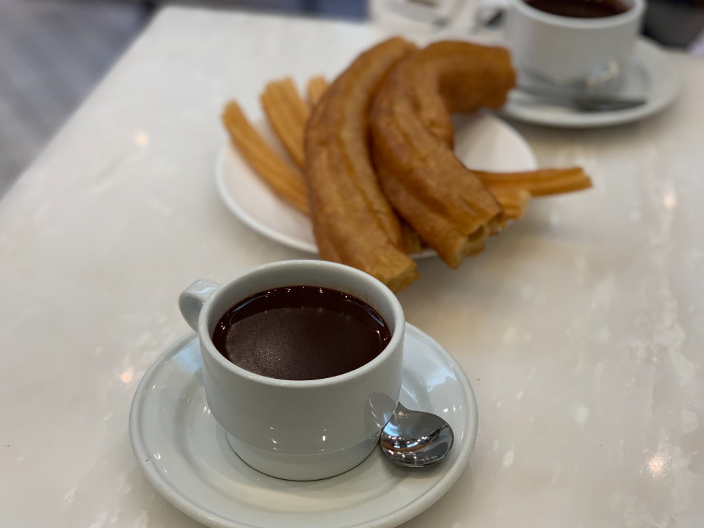 Carta de Cafeterías en Madrid, Chocolatería San Ginés, Chocolate con 6 churros