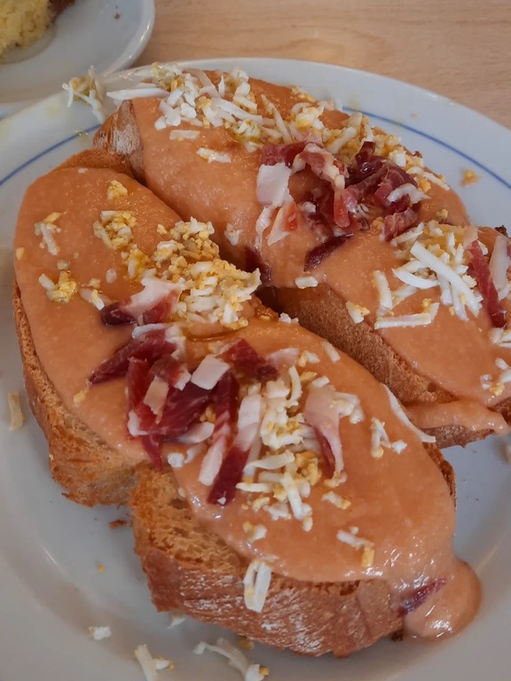 Carta de Restaurantes en Madrid, El Capataz, Tosta de salmorejo cordobés