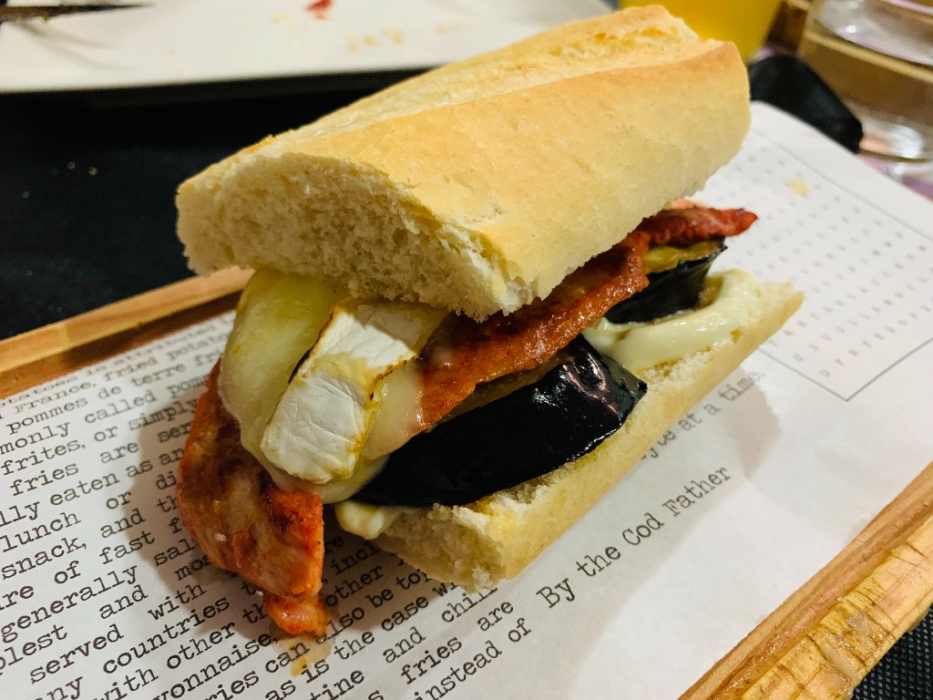 Carta de Restaurantes en Madrid, El minibar, Montadito de lomo berenjena, brie y alioli