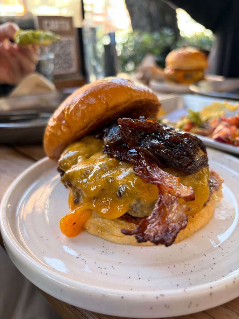 Carta de Restaurantes en Madrid, HUNDRED, Hamburguesa singular