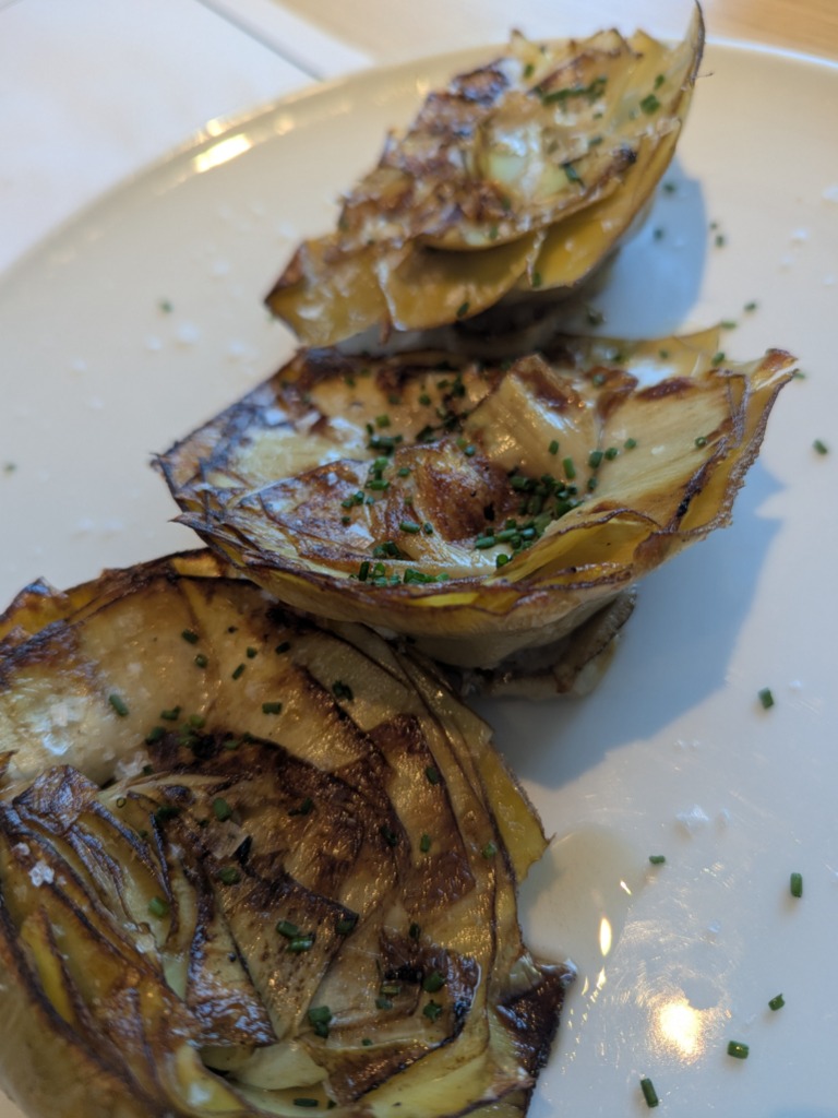 Gastronomy recommendation in Madrid: Flor de alcachofa a la plancha