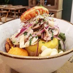 Carta de Restaurantes en Madrid, Los Andenes Vegan, Causa acevichada