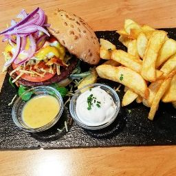 Carta de Restaurantes en Madrid, Los Andenes Vegan, Hamburguesa con Milanesa vegana