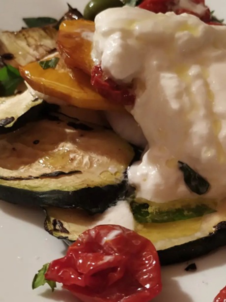 Carta de Restaurantes en Madrid, Restaurante La Gamella, Parrillada de verduras de temporada con burrata y aceite de arbequina
