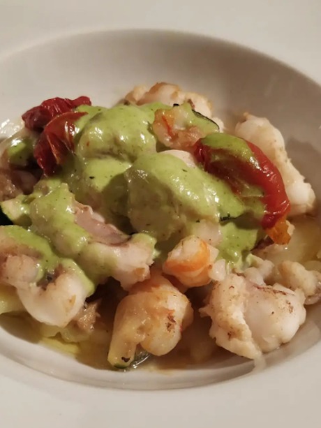 Carta de Restaurantes en Madrid, Restaurante La Gamella, Salteado de rape, langostinos tigre, boletus y verduritas al gratén de ali-oli de albahaca