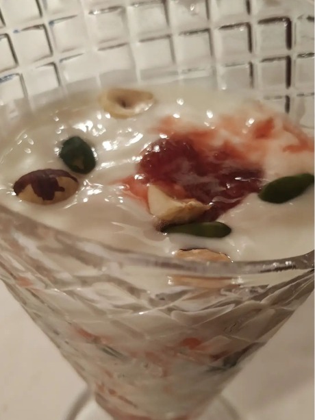 Carta de Restaurantes en Madrid, Restaurante La Gamella, Yogur con mermelada y frutos secos
