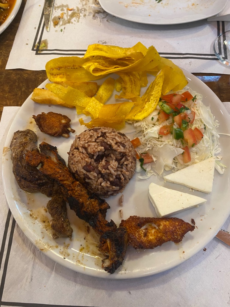 Menu of Restaurants in Madrid, Restaurante Volcanes I Comida nicaragüense Centroamericana, Volcán