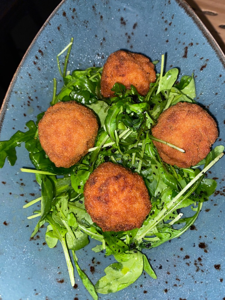 Carta de Restaurantes en Madrid, Tírame Una Bar Restaurante, CROQUETAS 4.9/9.9 Croquetas Crujientes de jamón y boletus 4/8