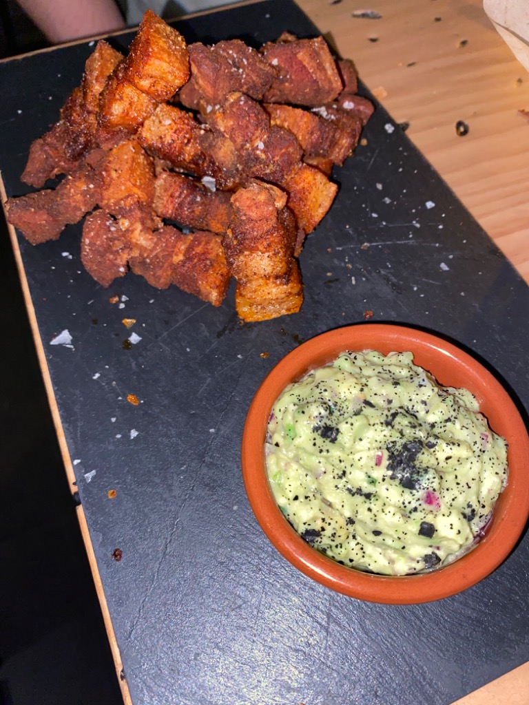 Carta de Restaurantes en Madrid, Tírame Una Bar Restaurante, TORREZNOS Torrezno de cerdo con un sabor inigualable