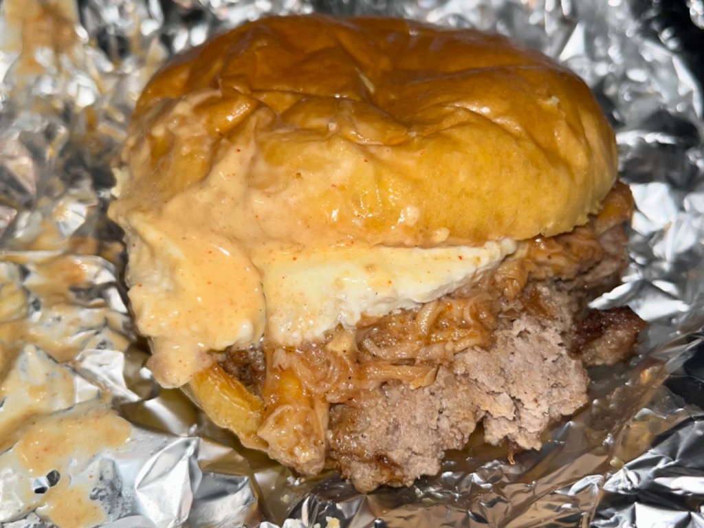 Carta de Restaurantes en Madrid, Umbrella Sociedad de Hamburguesas, Zima blue con costilla de cerdo, salsa equis y queso de cabra