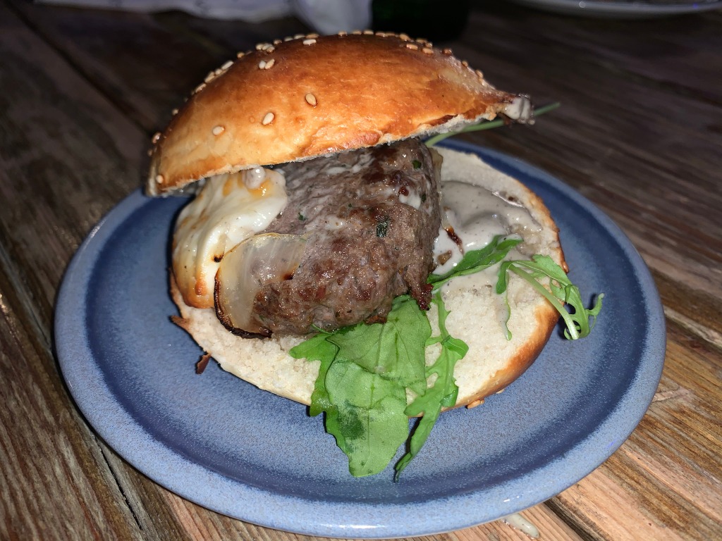 Gastronomy recommendation in Málaga: Mini burger de solomillo, mayonesa de trufa y queso de cabra