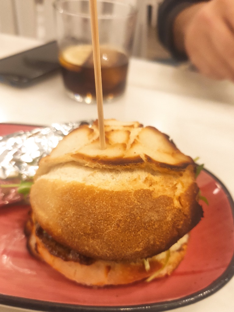 Carta de Restaurantes en Marbella, Taberna Casa Blanca Banús, Hamburguesa de Presa Ibérica