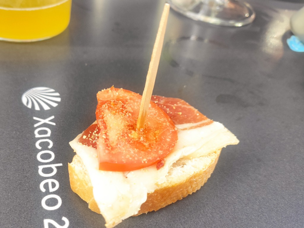 Carta de Cervecerías en Mieres del Camín, Café Cachitos, Pan con Jamón y Tomate (tapa gratis)