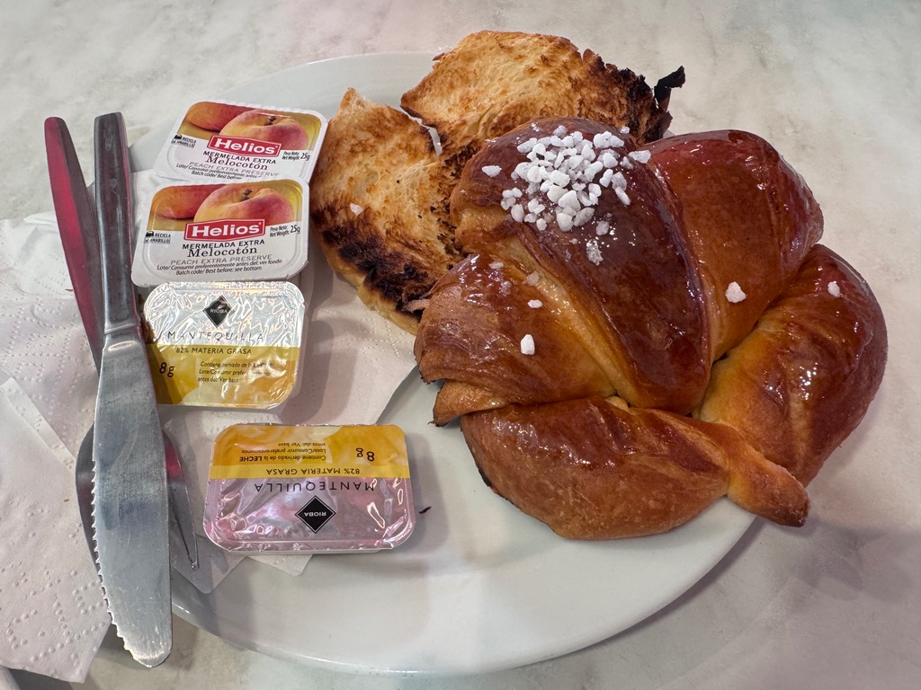 Menu of Restaurants in Mieres del Camín, Cafetería L'Artesa, Croissant