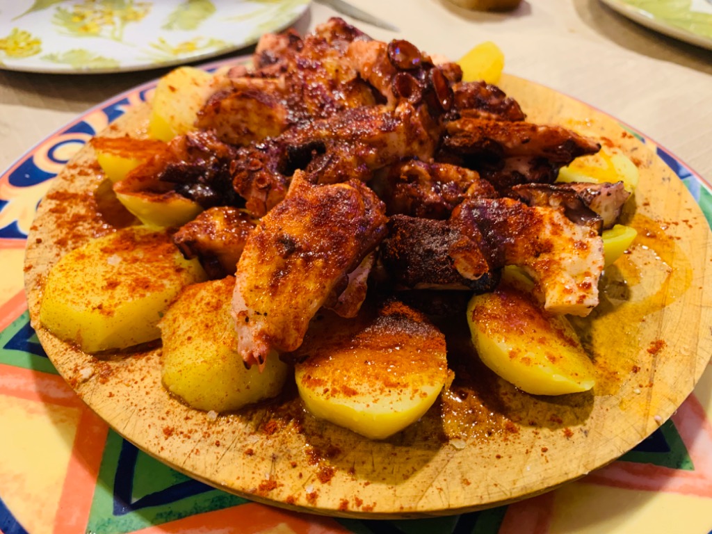 Menu of Restaurants in Mieres del Camín, Bar Sidrería El Patio, Pulpo a la Gallega