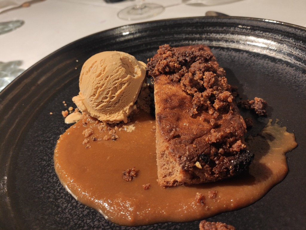 Carta de Restaurantes en Mieres del Camín, La Mendiga, Brownie de chocolate con leche y helado de dulce de leche