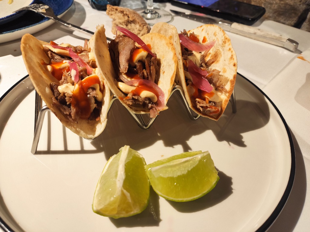 Carta de Restaurantes en Mieres del Camín, La Mendiga, Taco mexicano de costilla a baja temperatura