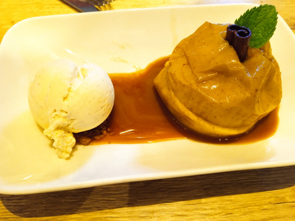 Menu of Restaurants in Miranda de Ebro, Restaurante Mercado by La Roca, Manzana asada, emulsión de toffee y helado de vainilla