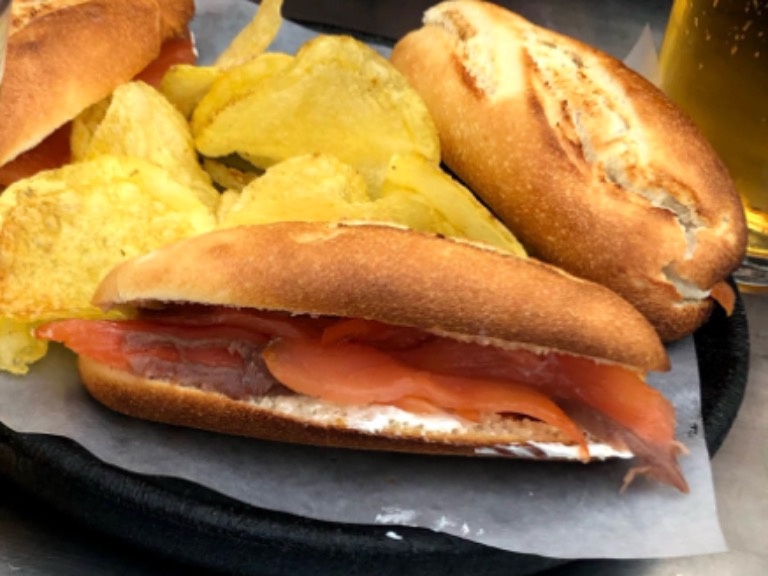 Menu of Beer Halls in Molina de Segura, 100 Montaditos – Vega Plaza, Salmón ahumado y crema de queso