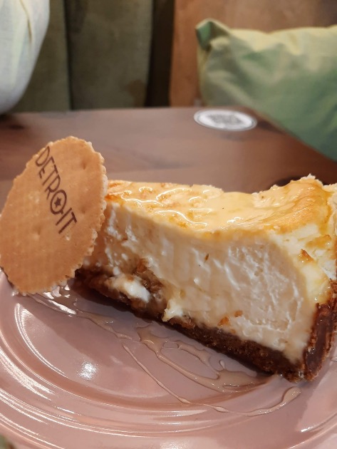 Carta de Restaurantes en Murcia, Detroit "Más que desayunos", Tarta de queso al horno con miel