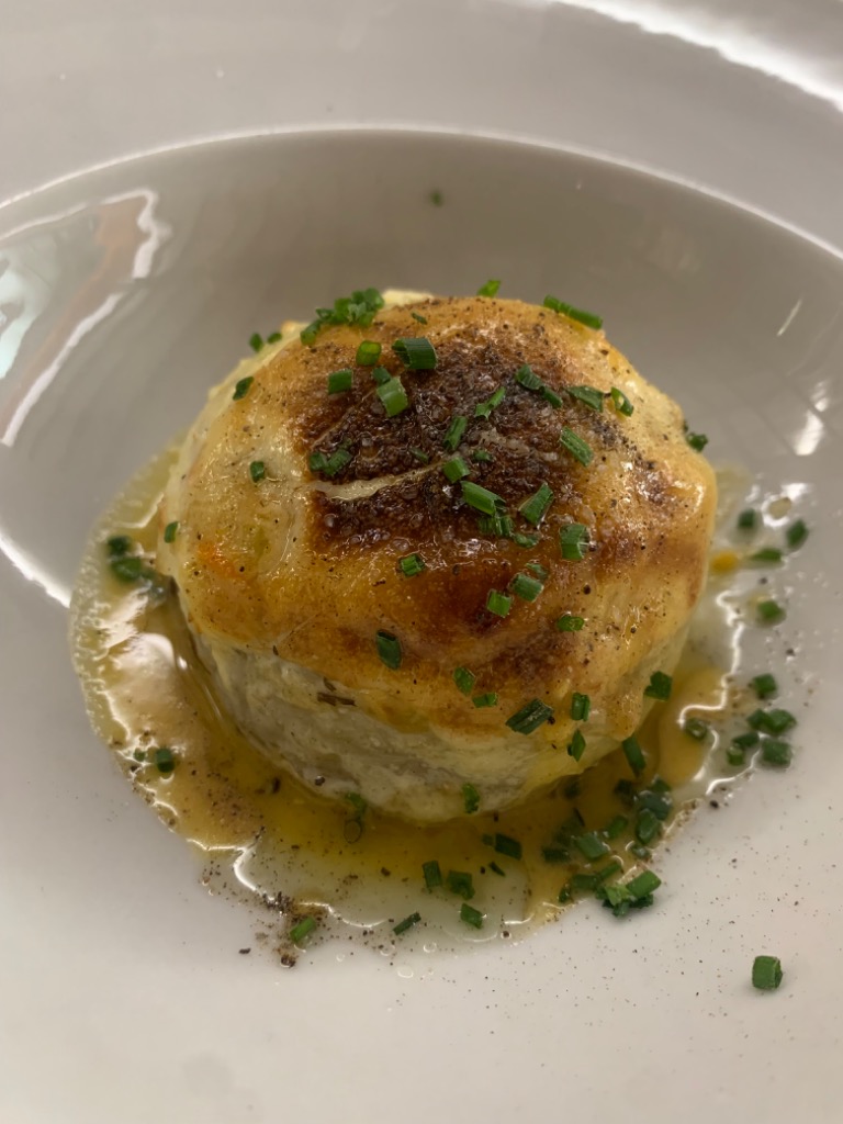 Carta de Restaurantes en Murcia, El Soto de Vulcano, Alcachofa rellena de merluza y gamba con salsa de azafrán