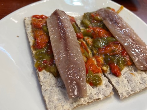 Carta de Restaurantes en Murcia, Las Flores Bar, Sardina ahumada en base de pimientos asados