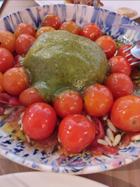 Gastronomy recommendation in Murcia: Burrata con tomates