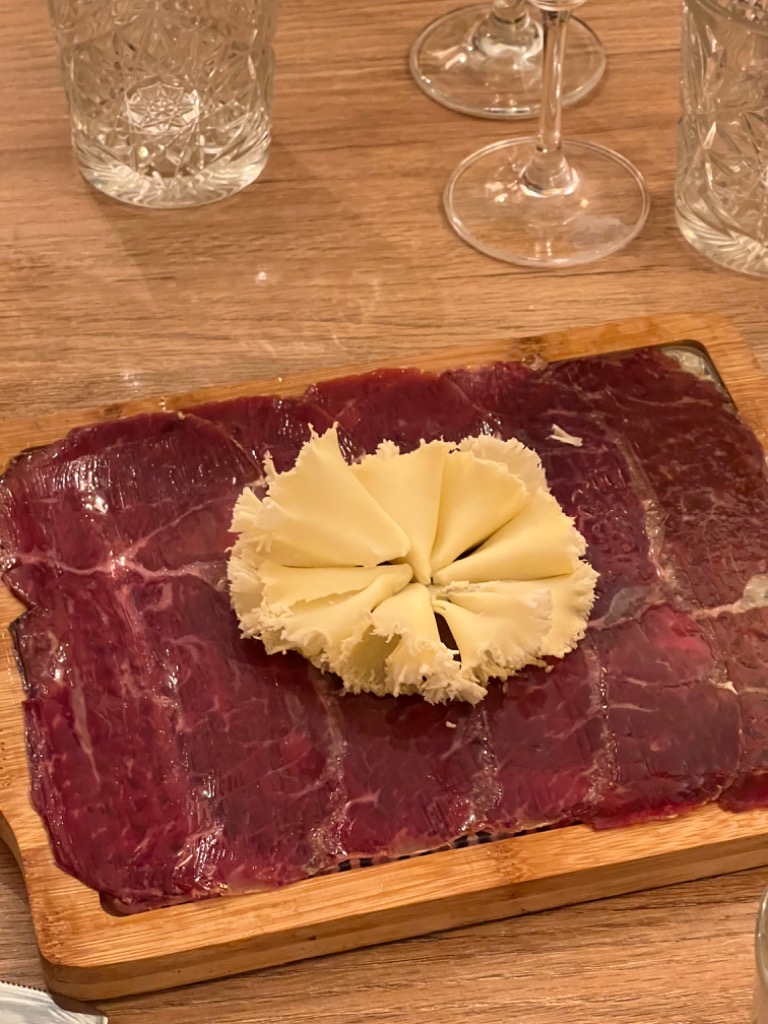 Carta de Restaurantes en Murcia, Restaurante Lionza, Tabla de cecina con queso tete de moine