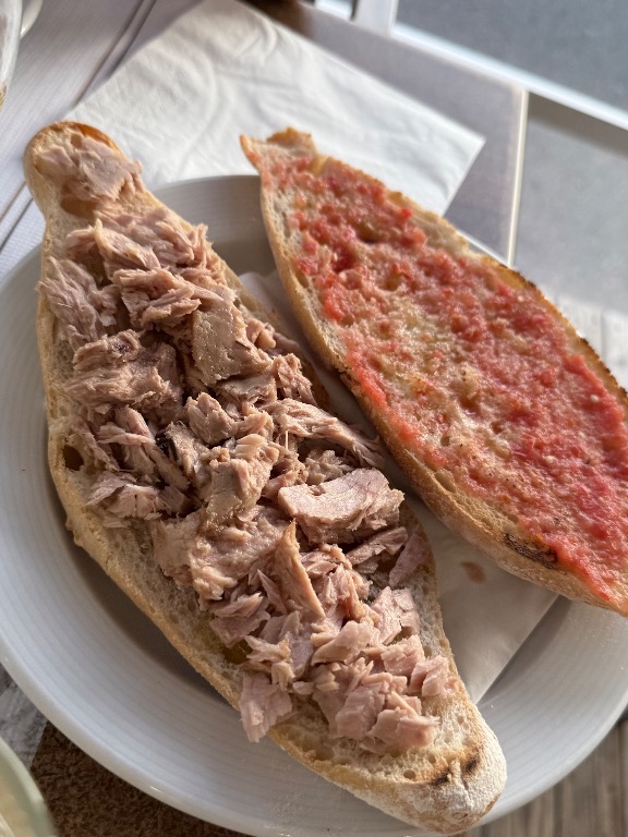 Carta de Restaurantes en Orpesa, Doña Resu, Bocadillo de atún con tomate